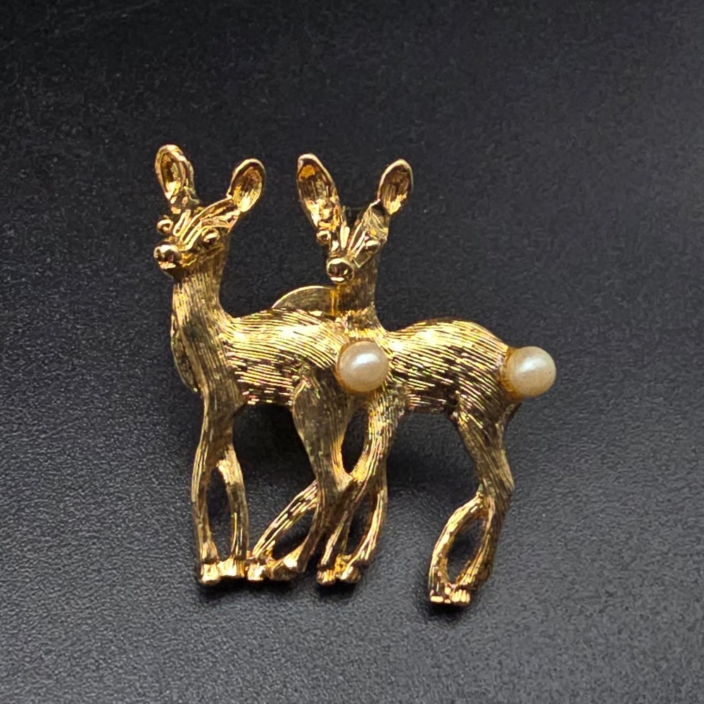 Avon Gold Tone Deer Pin Lapel Pin Tack Pin Vintage Animal Jewelry Woodland